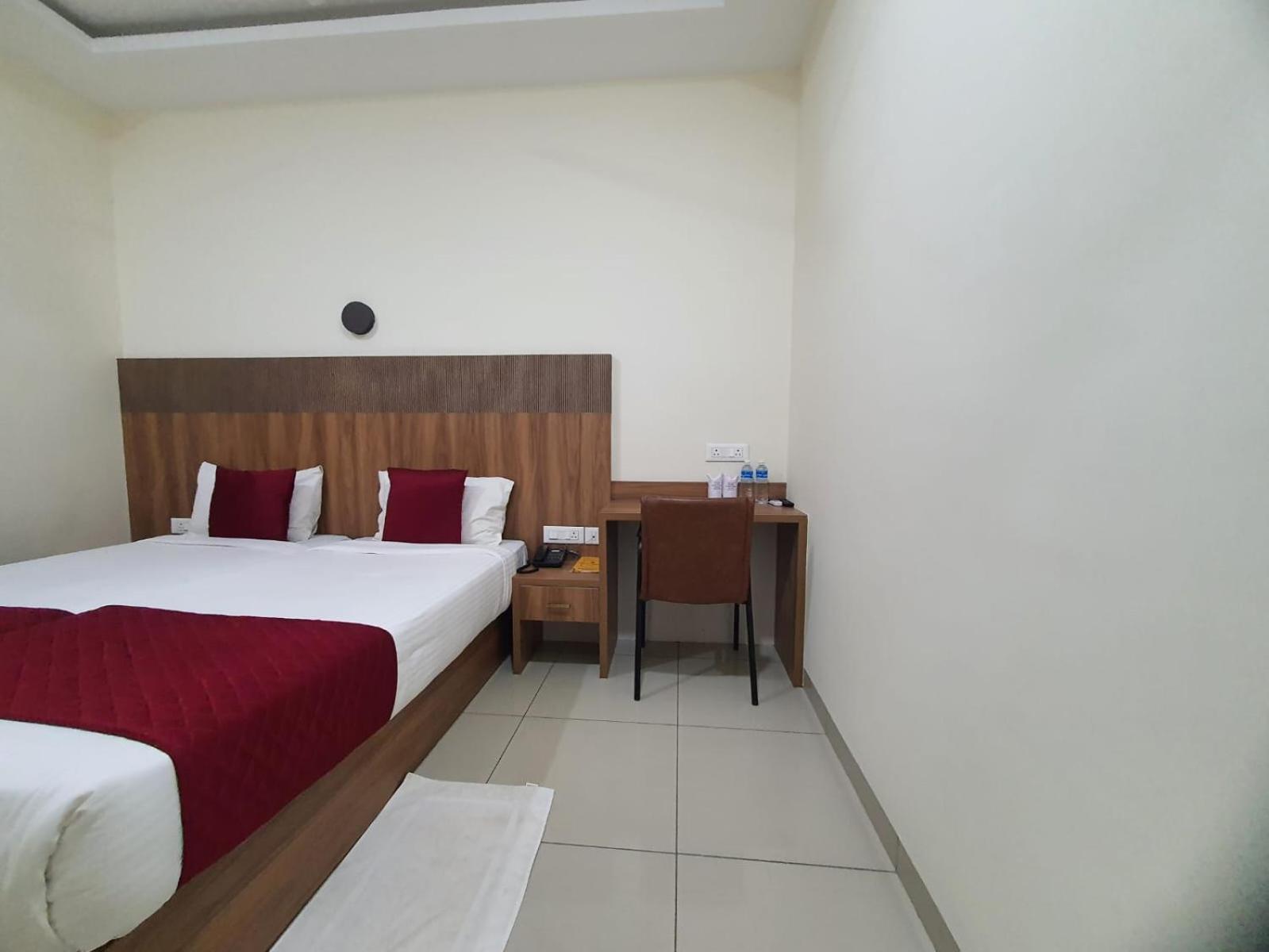 Hotel Deepakam Inn Palakkad Extérieur photo